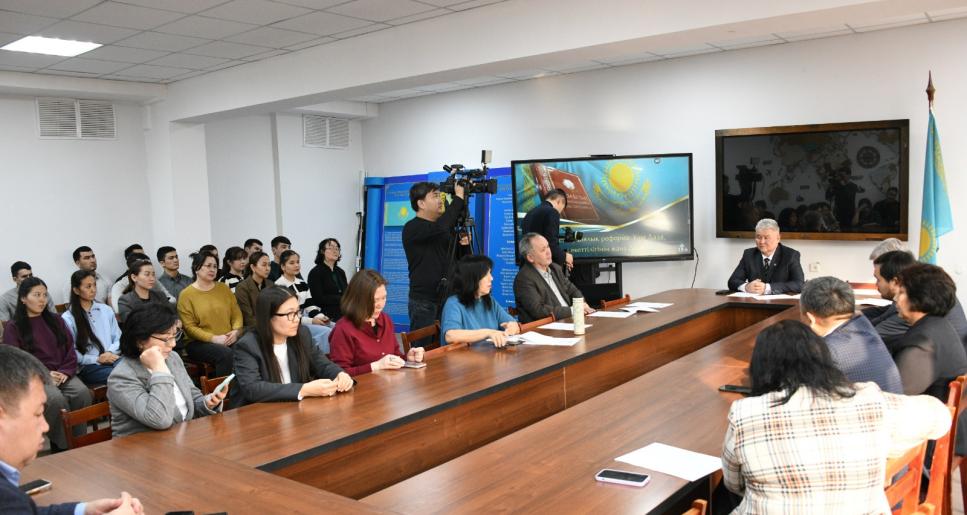 Конституциялық реформаның тарихи мәніне талдау жасалды