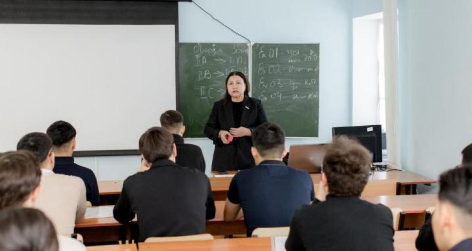 «БІРПАЛАТАЛЫ ПАРЛАМЕНТ: ҚОЛДАЙМЫН/ҚАРСЫМЫН» ТАҚЫРЫБЫНДА ЖАСТАР АРАСЫНДА КЕЗДЕСУ