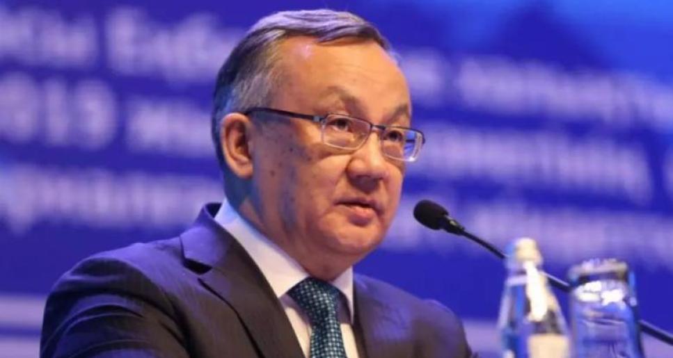 «Мемлекет еңбек етіп, өнім өндіретін адамдар айналасында құрылады» – Сатыбалды Дәулеталин жаңа Конституция туралы пікір білдірді