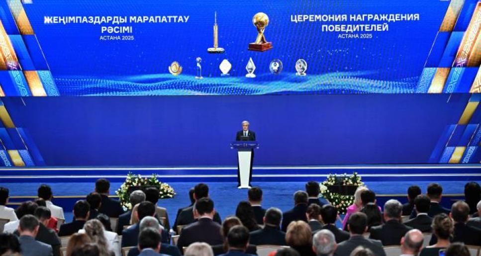Қасым-Жомарт Тоқаев: «Қазақстан жағдайында цифрландыру мен жасанды интеллектіні енгізу ішкі жалпы өнімге 14 миллиард доллардан 20 миллиард долларға дейін кіріс әкелуі мүмкін»