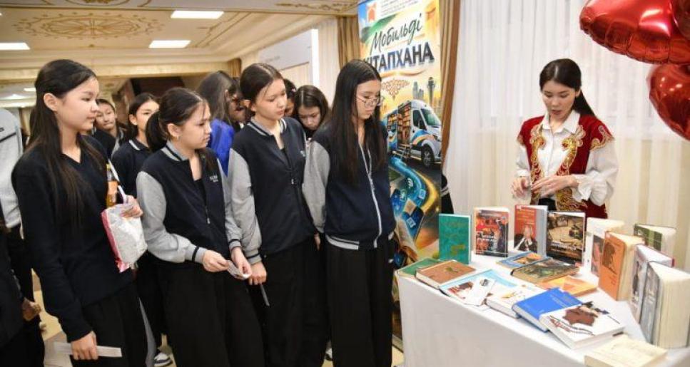 «Жылжымалы кітапхана» жас оқырманға жол тартты